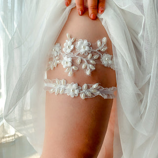 Pearl Elegance White Pearl Inlaid Garters